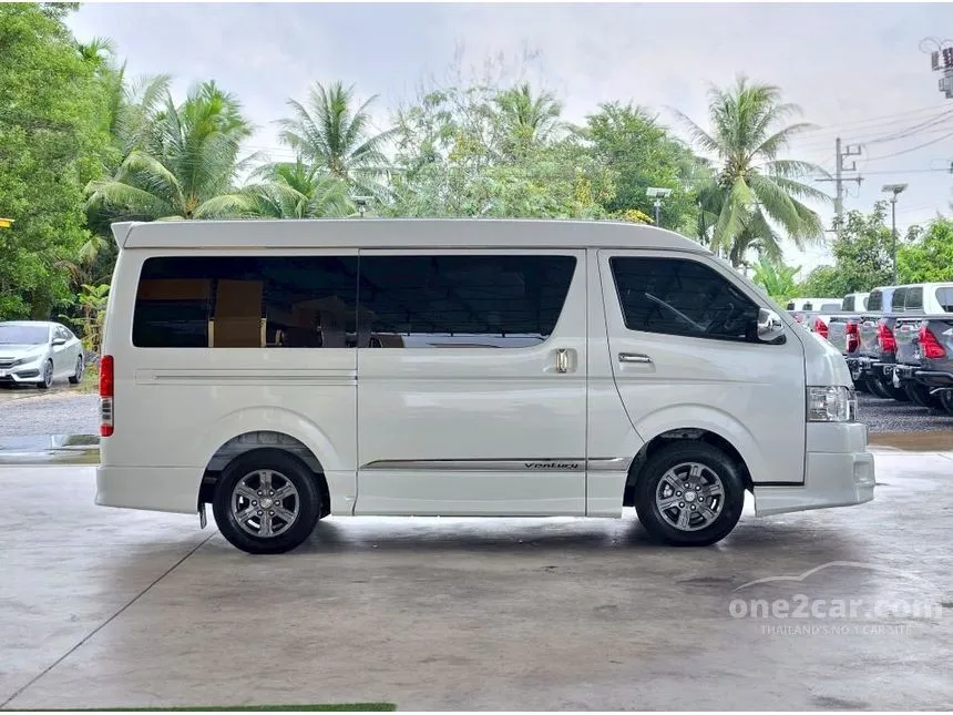 2018 Toyota VENTURY V Van