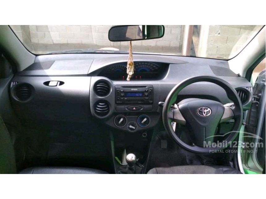 2015 Toyota Etios Valco E Hatchback