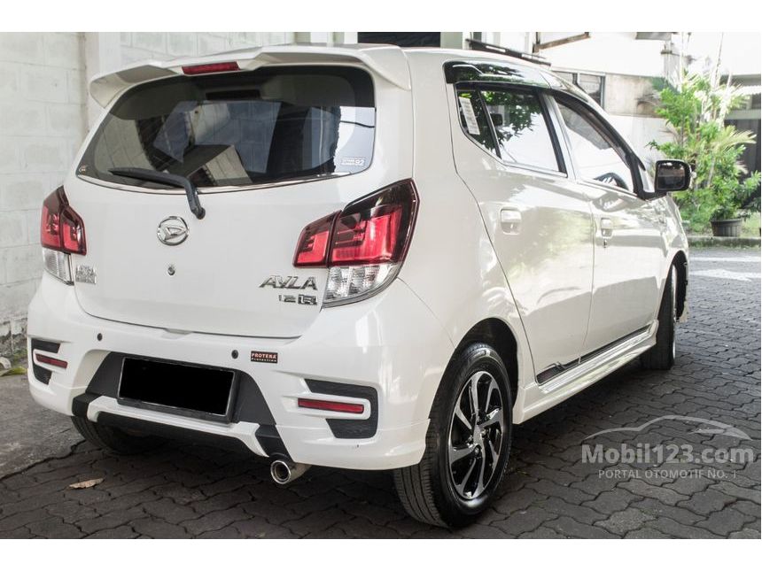 2017 Daihatsu Ayla R Deluxe Hatchback
