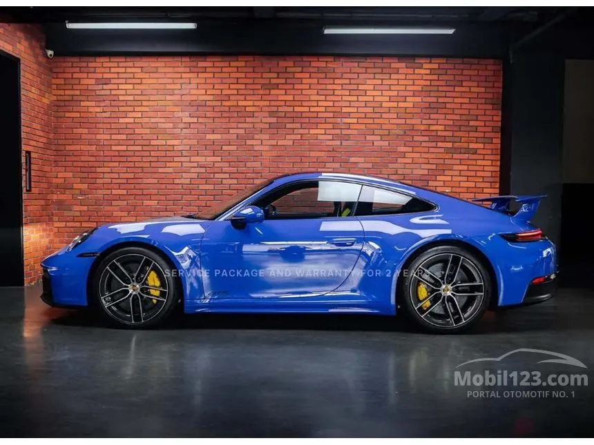 2025 Porsche 911 Carrera GTS Coupe