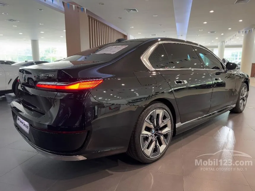 2025 BMW i7 xDrive60 Gran Lusso Sedan