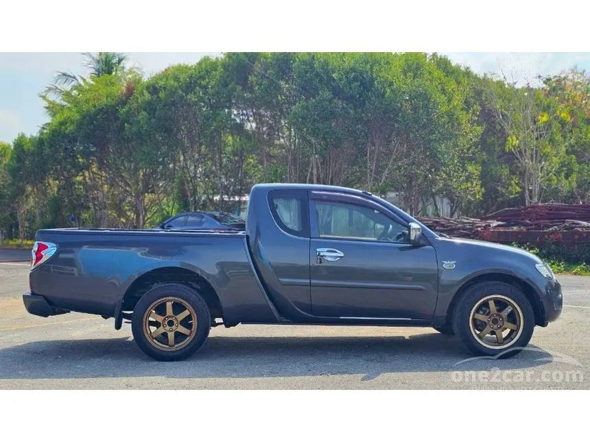 2012 Mitsubishi TRITON GLX Mega Cab Pickup