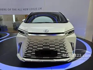2025 Lexus LM 350h 2.5 7 Seater MPV