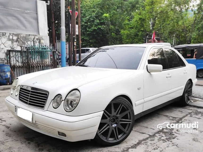 1997 Mercedes-Benz E230 W210 2.3 Automatic Sedan