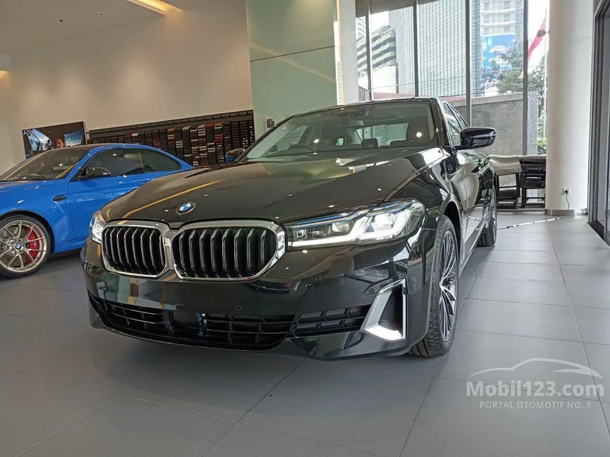Jual Mobil BMW 530i 2023 Opulence 2.0 di DKI Jakarta Automatic Sedan ...