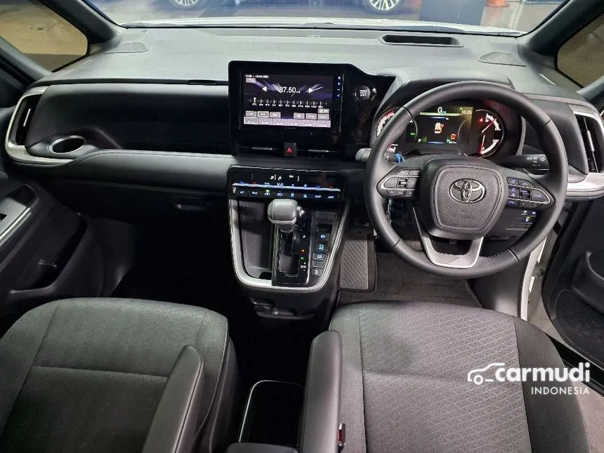 2024 Toyota Voxy (Premium Color) MPV