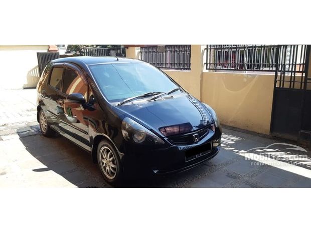 Honda Jazz Mobil bekas  dijual di  Jawa  timur  Indonesia 