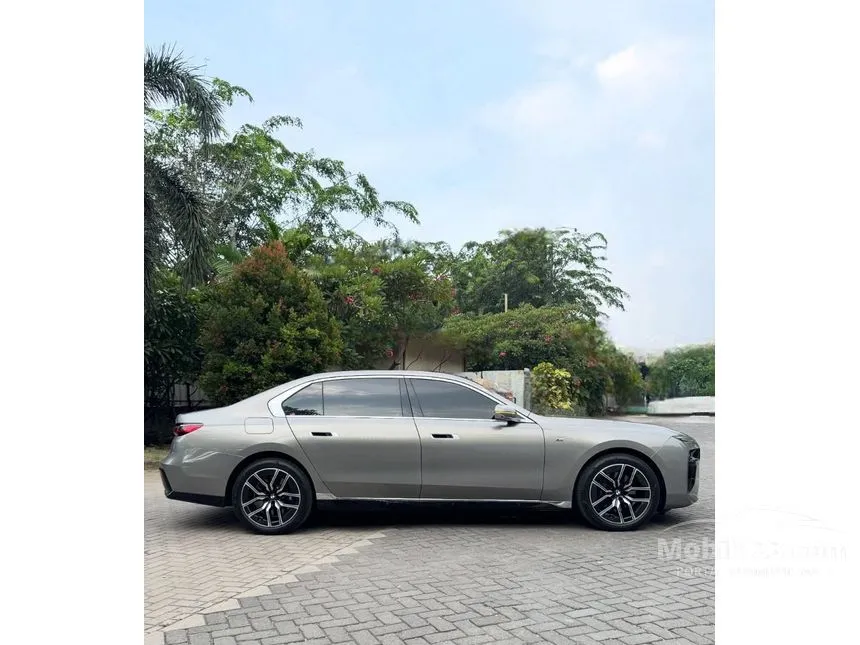 2023 BMW 735i M Sport Sedan