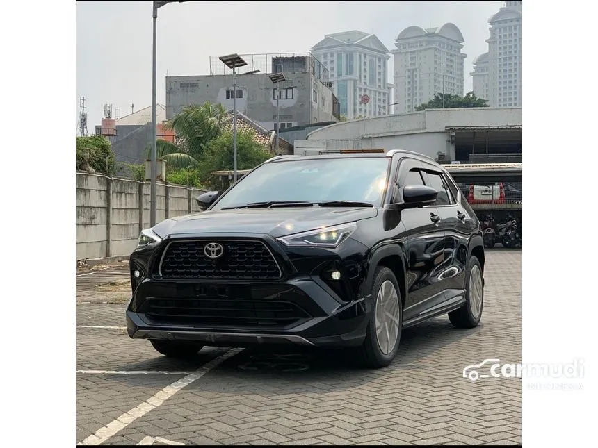 Jual Mobil Toyota Yaris Cross 2024 S GR Parts Aero Package HEV 1.5 di Jawa Timur Automatic Wagon Hitam Rp 350.950.000