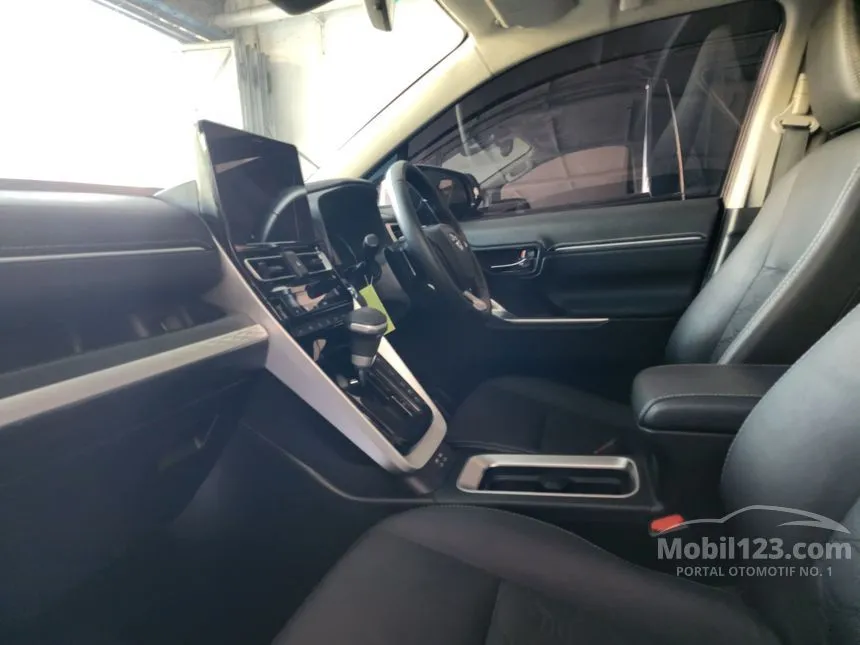 2023 Toyota Kijang Innova Zenix Q HV TSS ( Premium Color) MPV