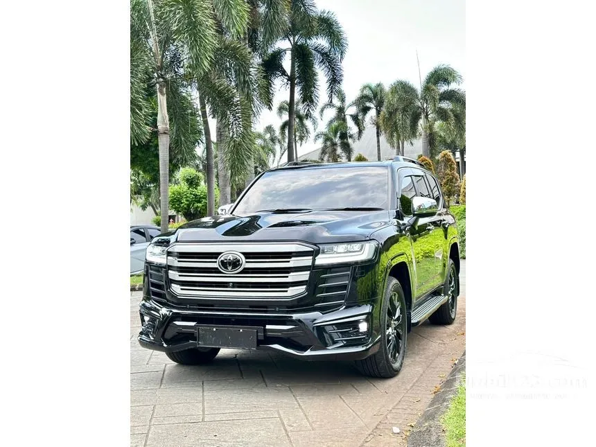 2023 Toyota Land Cruiser 300 VX-R SUV