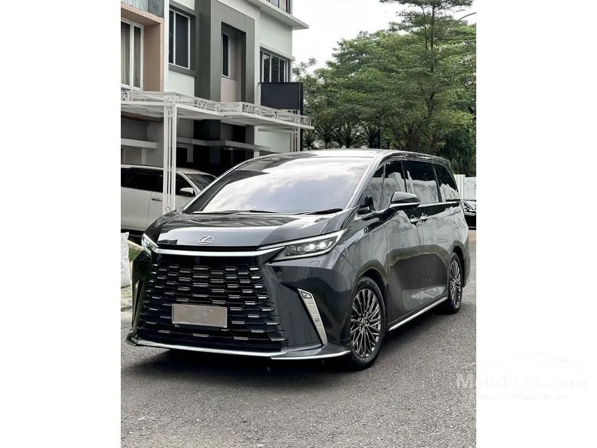2023 Lexus LM 350h 7 Seater MPV