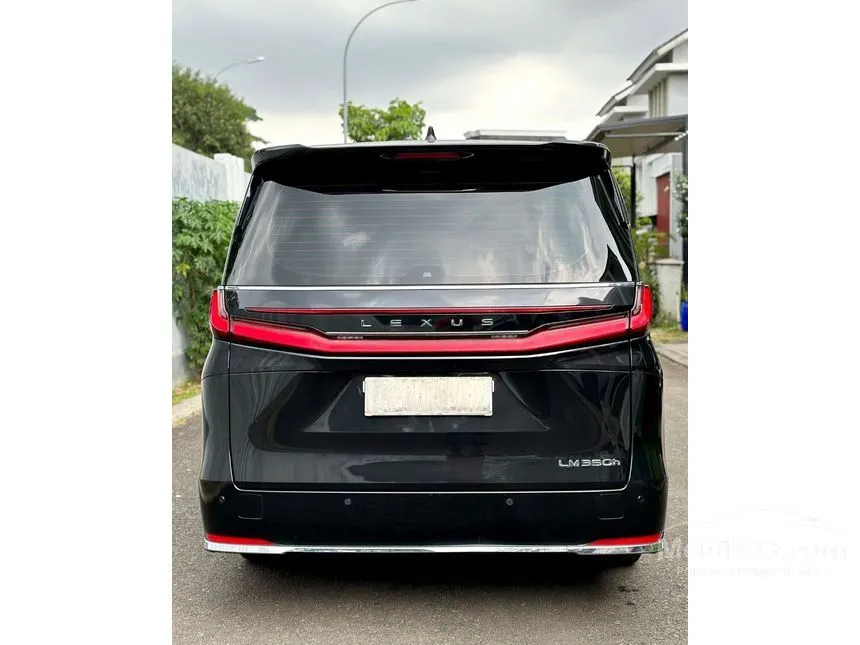2023 Lexus LM 350h 7 Seater MPV