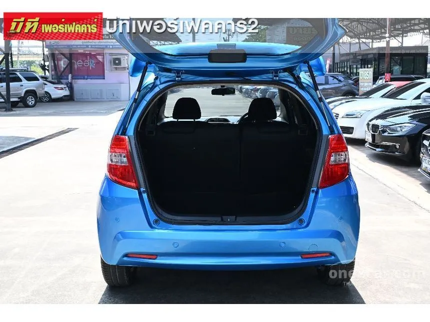 2013 Honda JAZZ V Hatchback