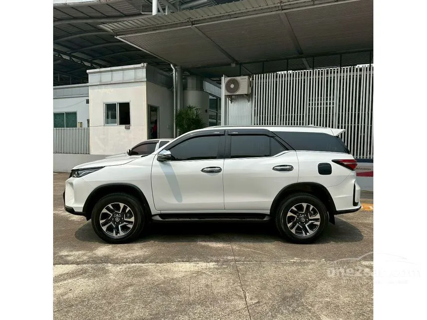2023 Toyota FORTUNER Leader V SUV