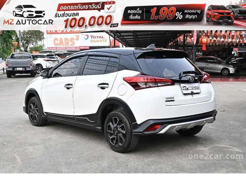 2019 Toyota YARIS High Cross Hatchback