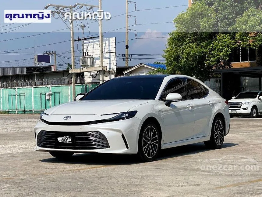 2025 Toyota CAMRY HEV Premium Luxury Sedan