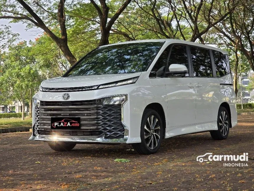 2022 Toyota Voxy Van Wagon