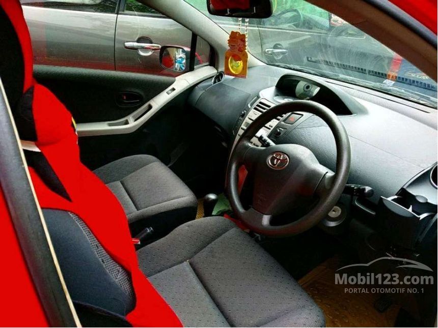 2010 Toyota Yaris E Hatchback