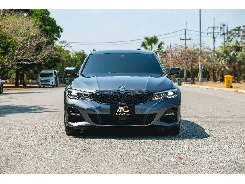 2022 BMW 330e M Sport Sedan