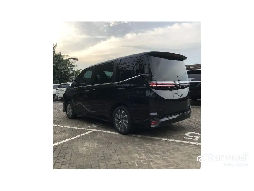 2025 Toyota Voxy (Premium Color) MPV