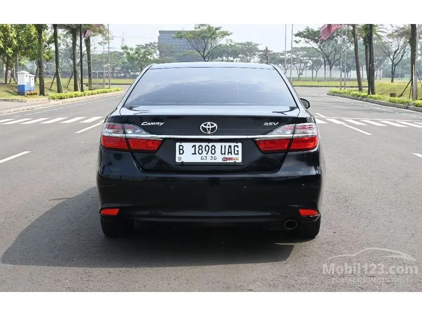 2018 Toyota Camry V Sedan
