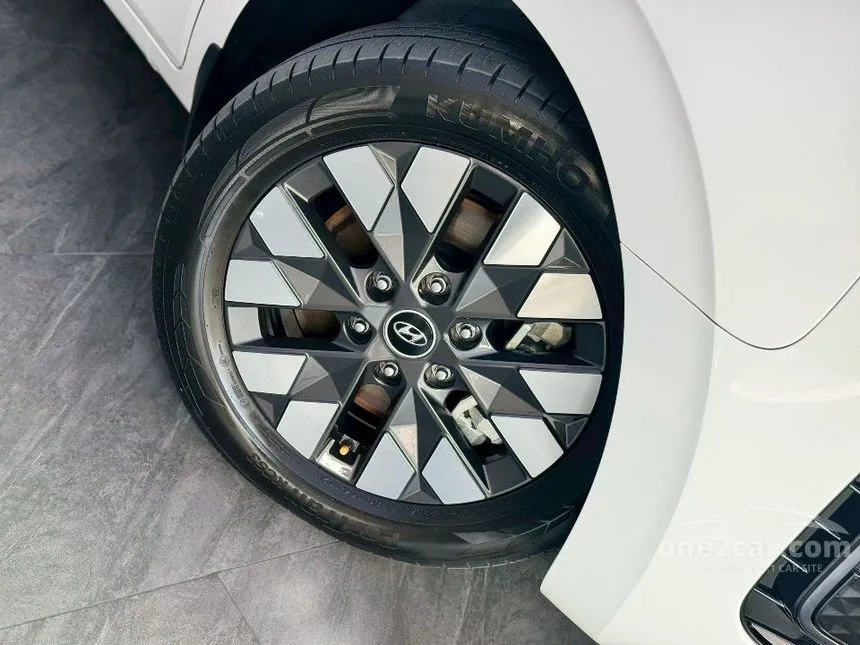 2024 Hyundai Staria Premium Van