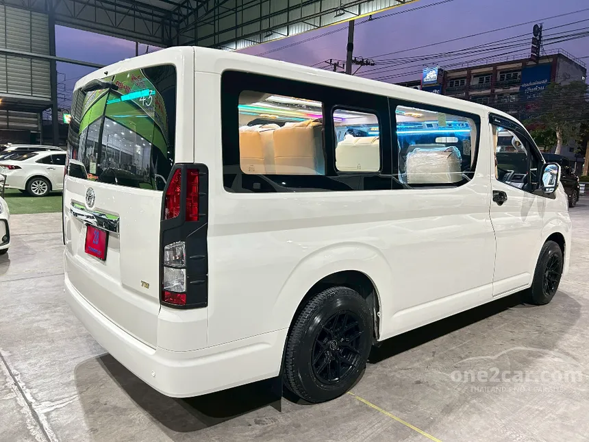 2025 Toyota HIACE GL Van