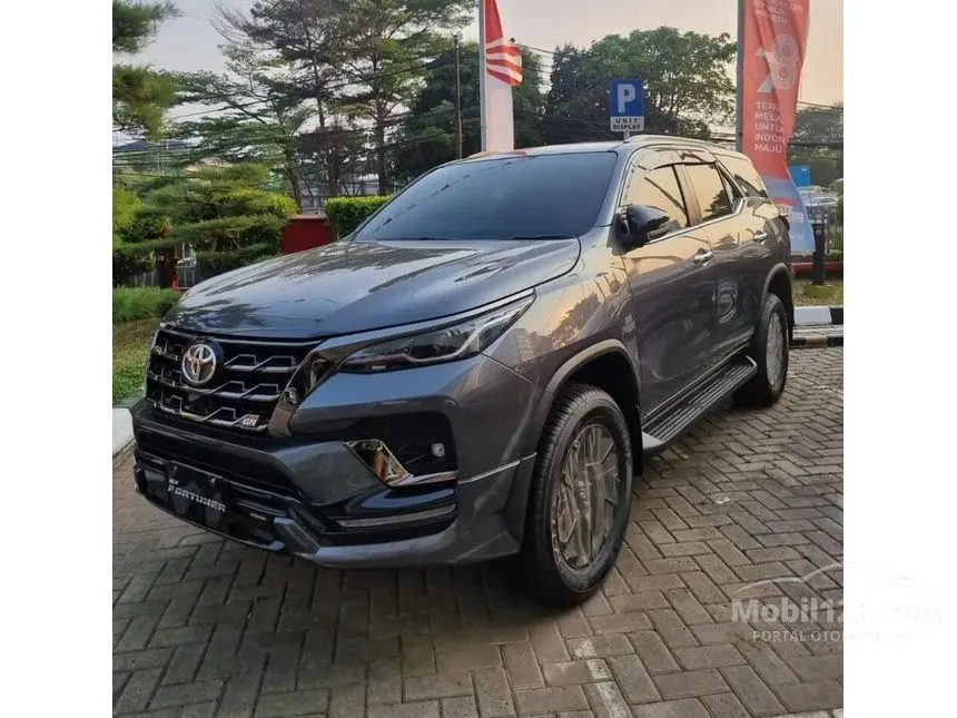 Jual Mobil Toyota Fortuner 2023 GR Sport 2.8 di Banten Automatic SUV Abu