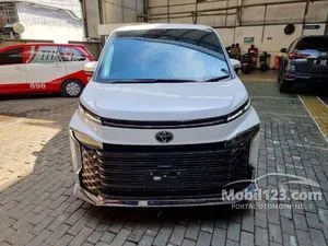 2025 Toyota Voxy 2.0 (Premium Color) MPV