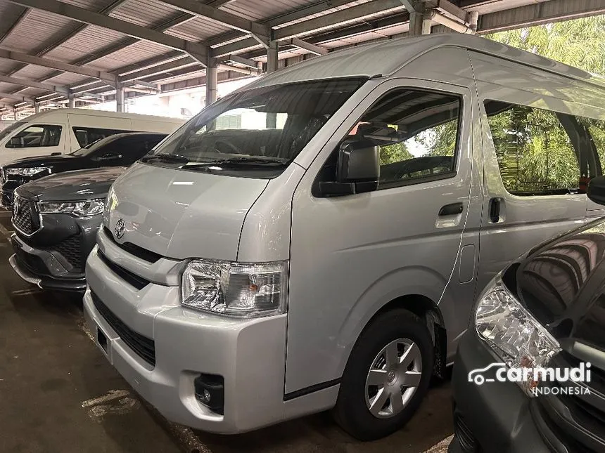 2024 Toyota Hiace Commuter Van Wagon