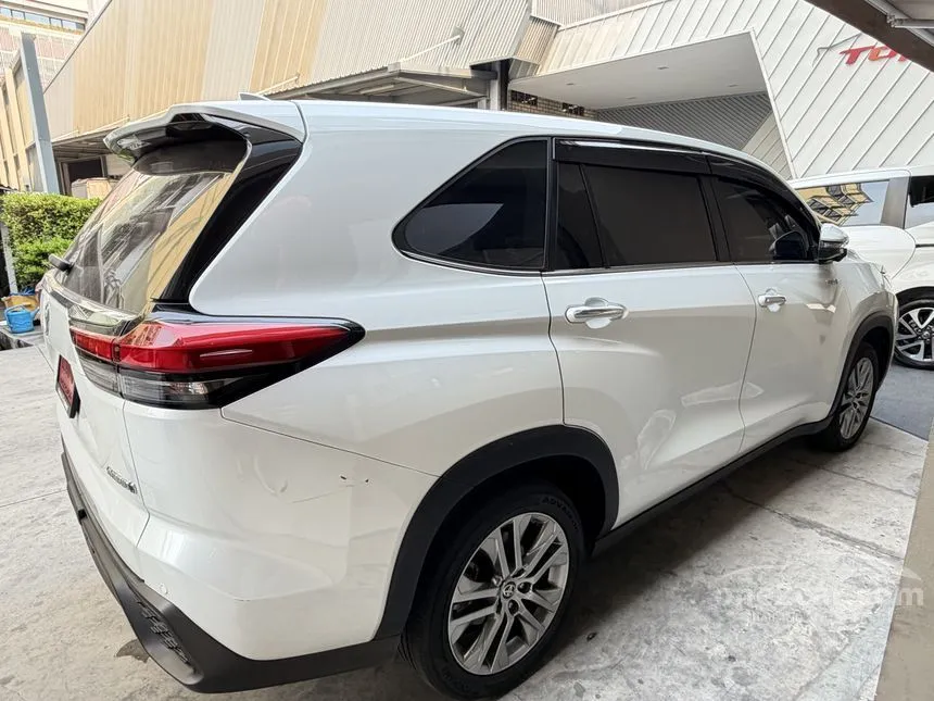 2024 Toyota INNOVA Zenix HEV Premium Wagon