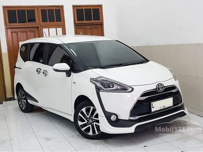 Jual Mobil Toyota Sienta 2018 Q 1.5 di Jawa Timur Automatic MPV Putih Rp 220.000.000