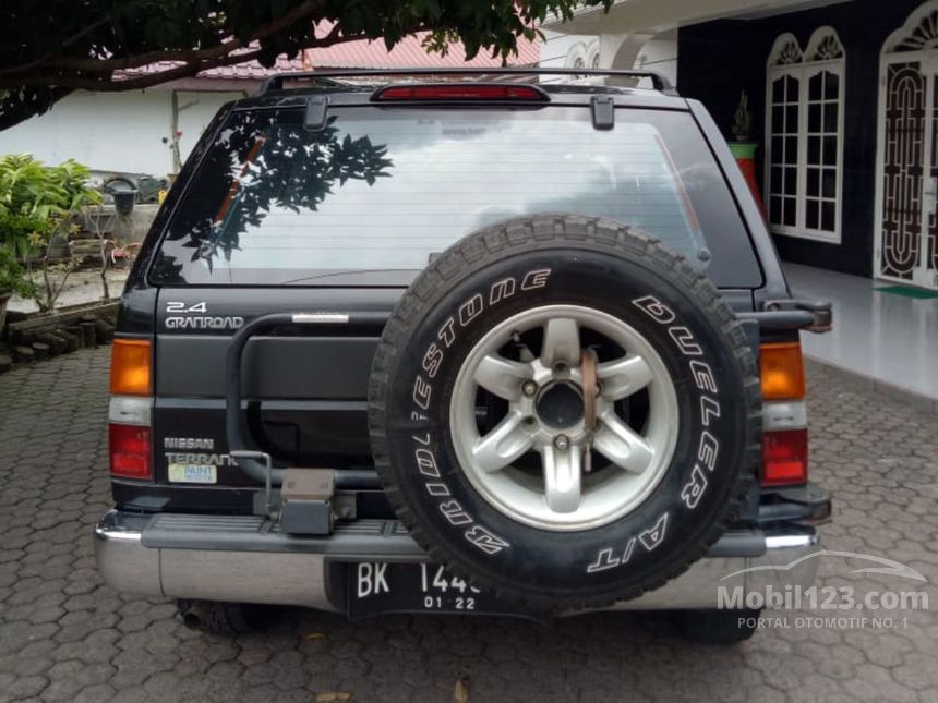 Jual Mobil Nissan Terrano 2003 Grandroad G1 2.4 di Jual Mobil Nissan Terrano 2003 Grandroad G1 2.4 di
