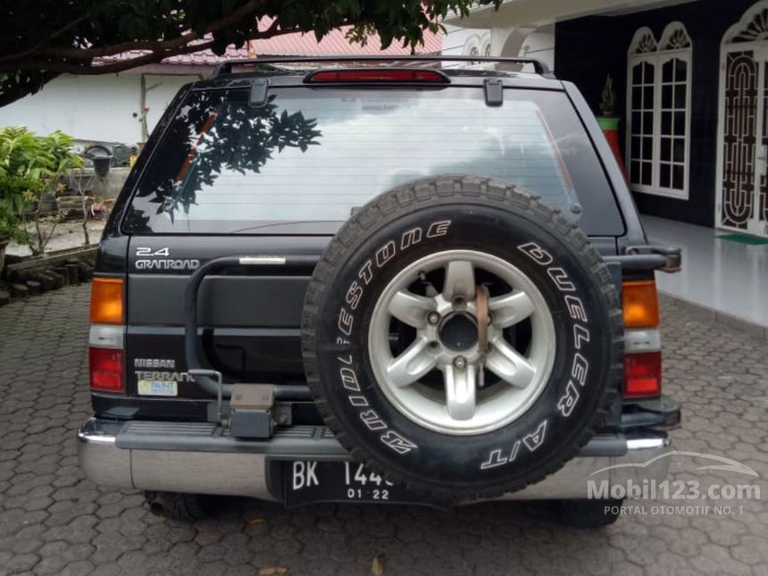 Jual Mobil Nissan Terrano 2003 Grandroad G1 2.4 di 