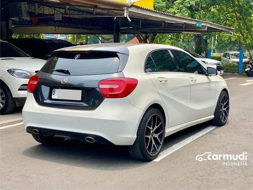 2013 Mercedes-Benz A200 Urban Hatchback