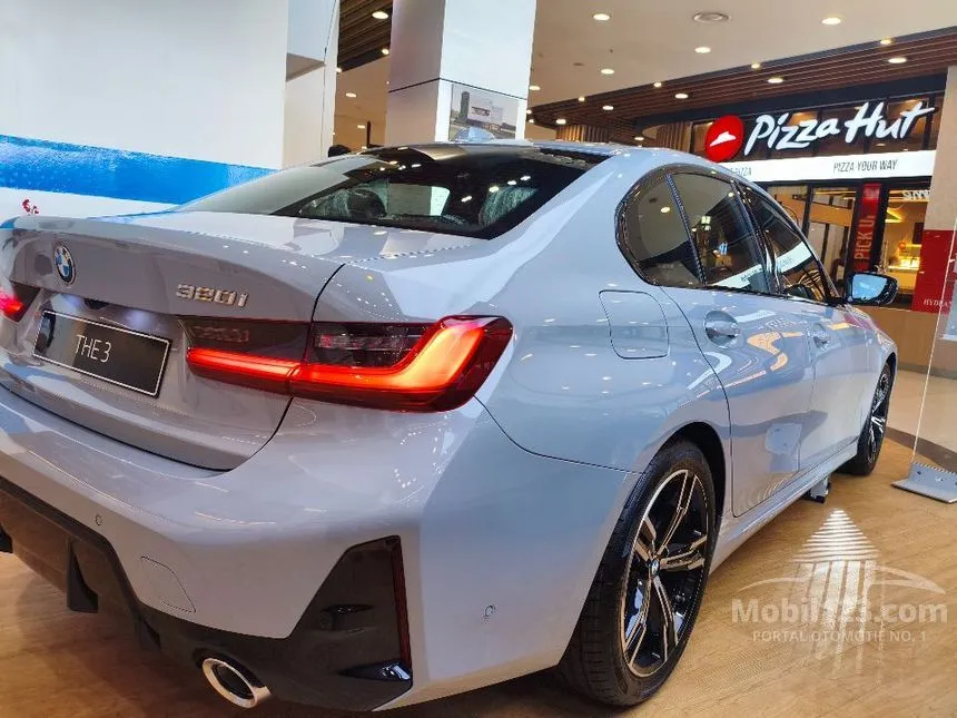 2025 BMW 320i M Sport Sedan