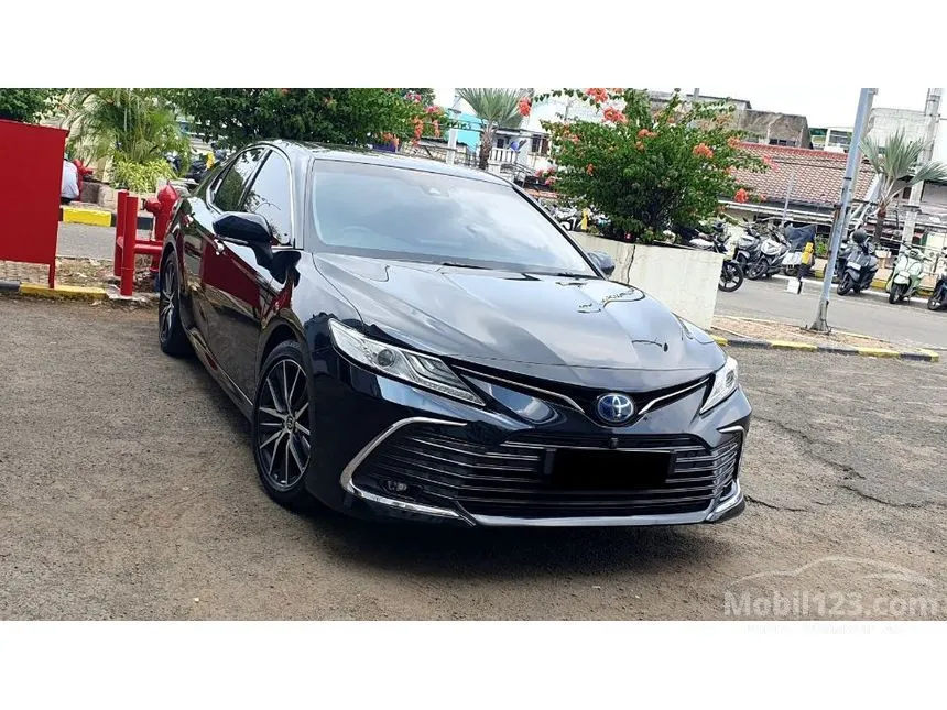 2022 Toyota Camry Hybrid Sedan