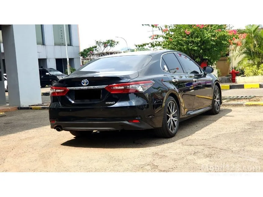 2022 Toyota Camry Hybrid Sedan
