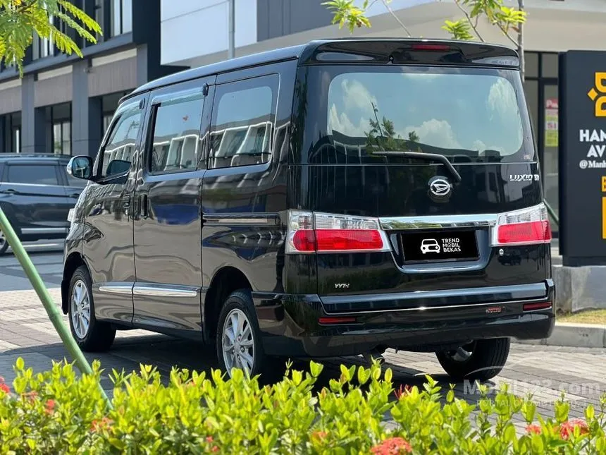 2025 Daihatsu Luxio X Van