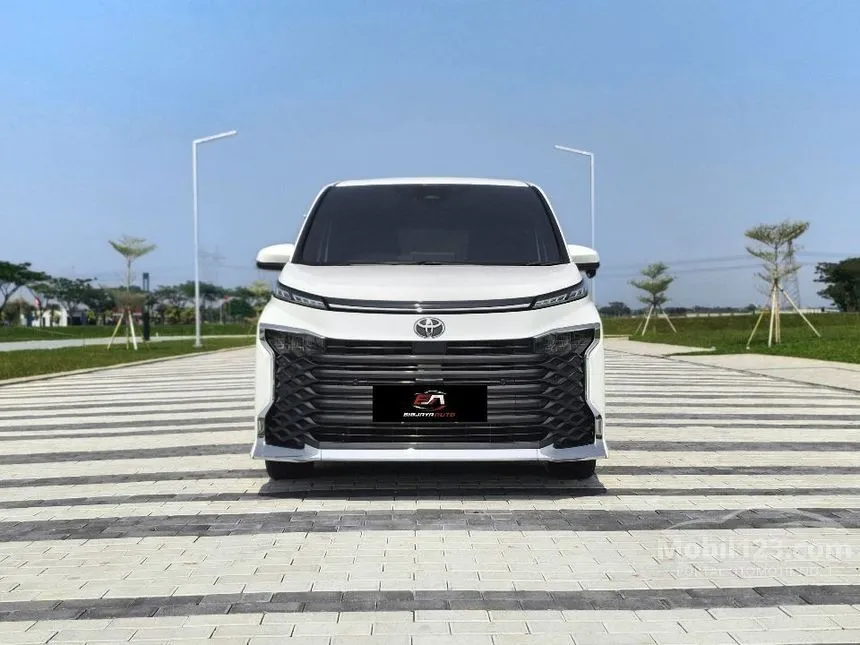 2023 Toyota Voxy (Premium Color) MPV