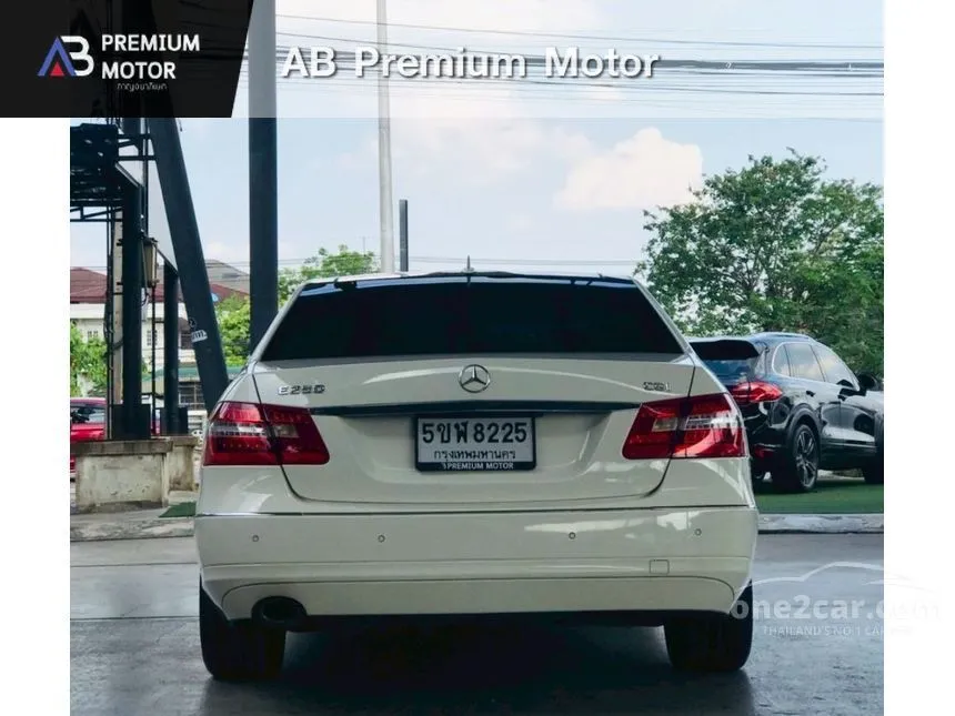 2011 Mercedes-Benz E250 Avantgarde CGI BlueEFFICIENCY Sedan