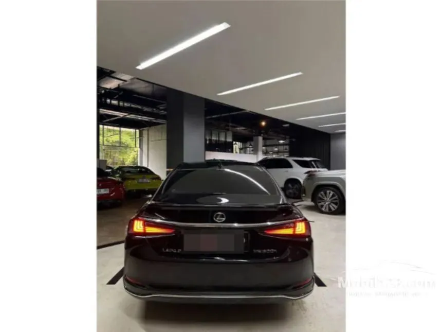 2023 Lexus ES 300h Ultra Luxury Sedan