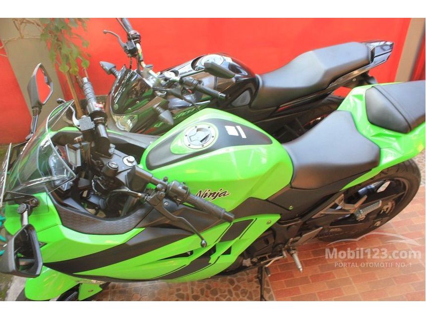 Jual Motor Kawasaki Ninja  2013 0 3 di Jawa Timur Manual 