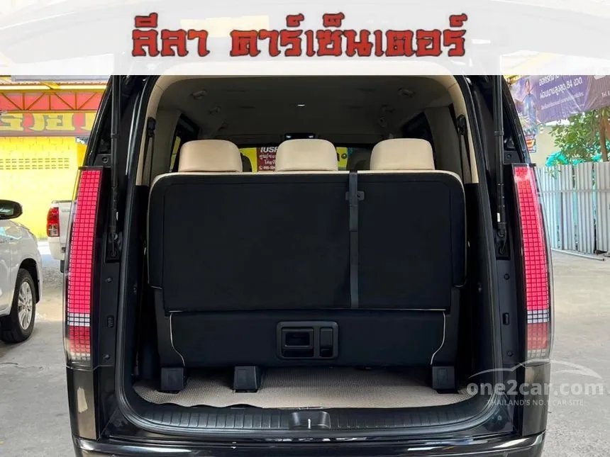 2022 Hyundai Staria SEL Van