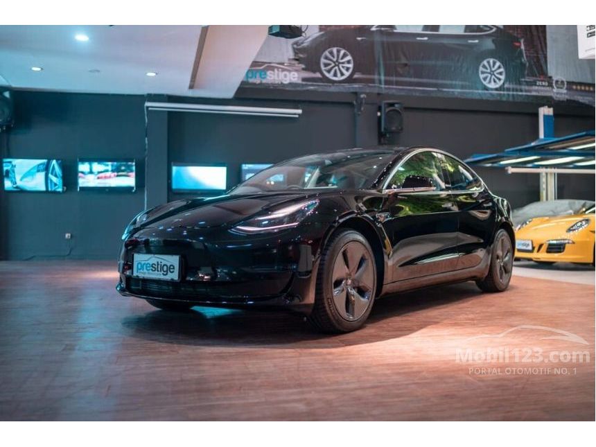 2020 Tesla Model 3 Standard Range Plus Sedan
