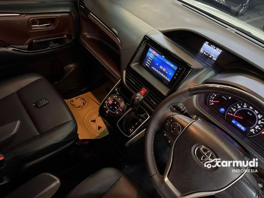 2021 Toyota Voxy MPV