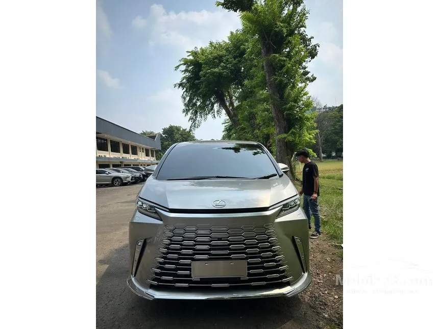 2024 Lexus LM 350 7 Seater MPV