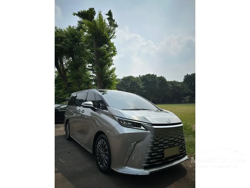 2024 Lexus LM 350 7 Seater MPV