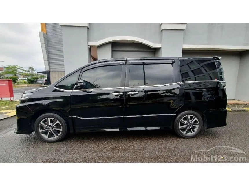 2021 Toyota Voxy MPV